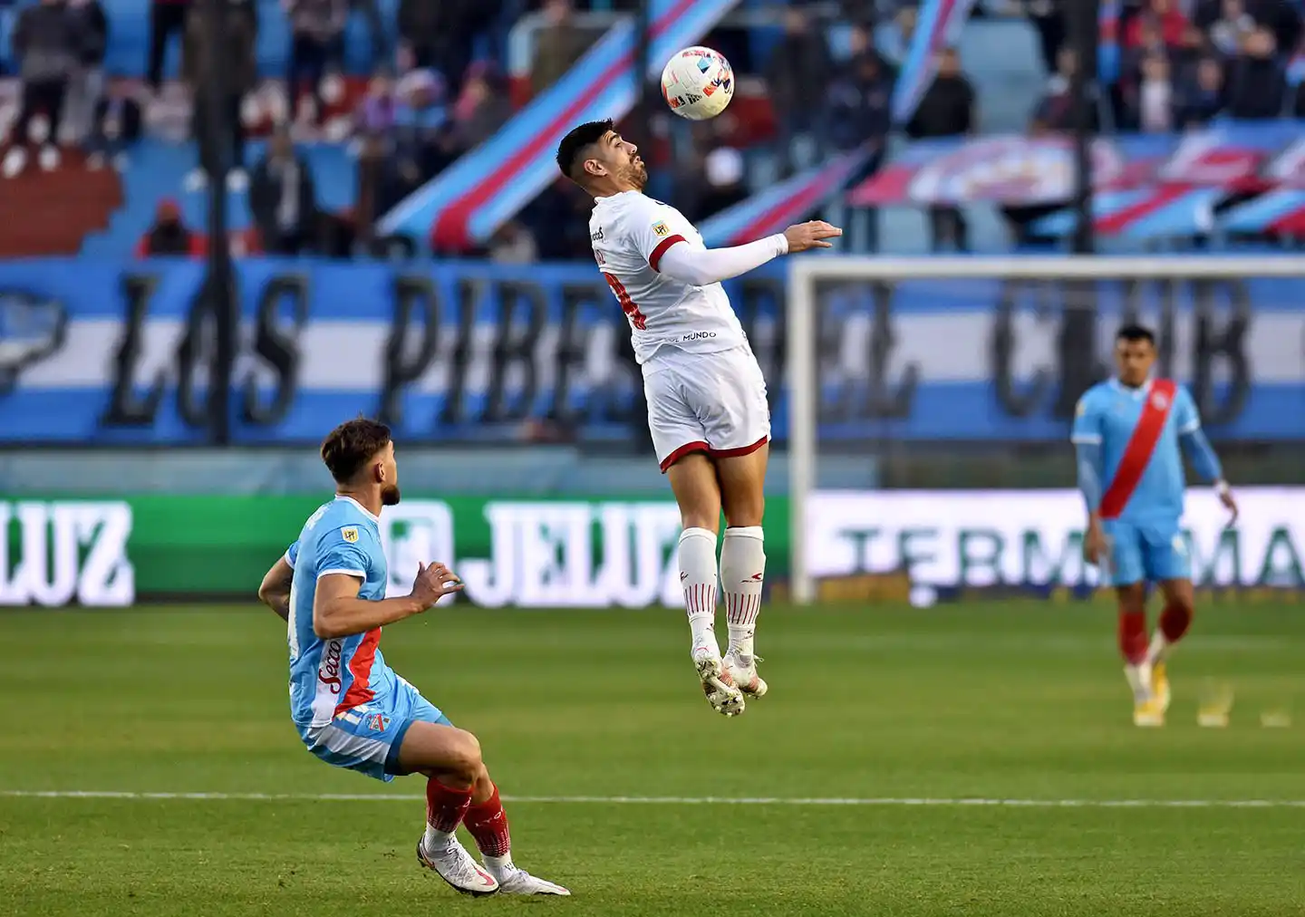 Arsenal venció con justicia a un deslucido Estudiantes