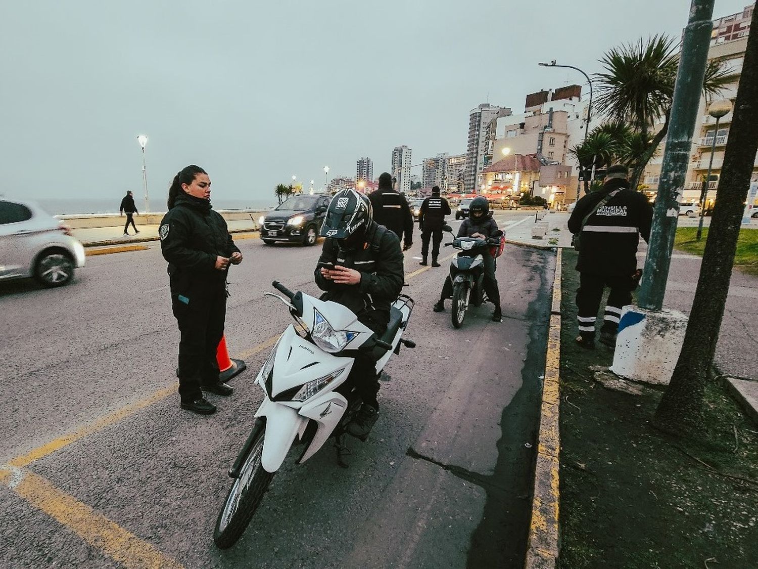 Este tipo de situaciones pueden denunciarse las 24 horas por WhatsApp al 2233406177.