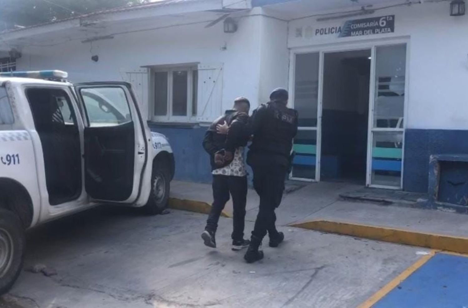 Sin patente, alcoholemia positiva y maniobras imprudentes a bordo de una moto robada hace tres años