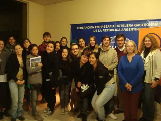 Dictan capacitación para mejor atención al huésped