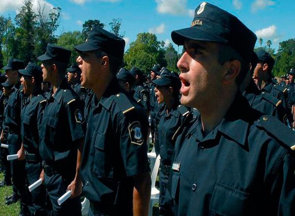  Scioli ascendió 12.764 policías bonaerenses