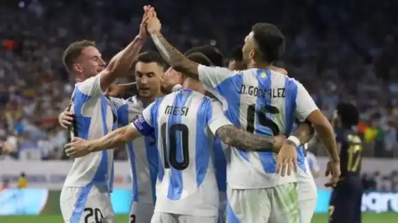 Argentina sufrió ante Ecuador, pero se metió a semifinales de la Copa América