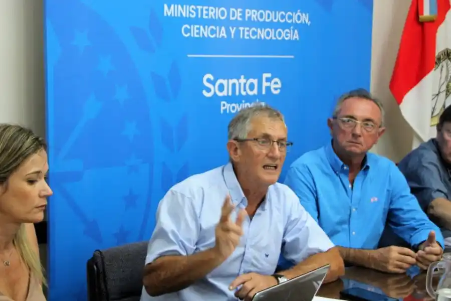 La provincia avanza en una agenda de trabajo junto a diversas entidades para fortalecer la cadena láctea santafesina