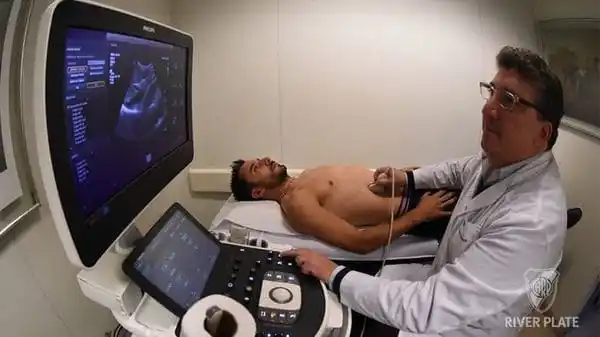 Scocco pasó la revisión médica y avisó que está a disposición de Gallardo