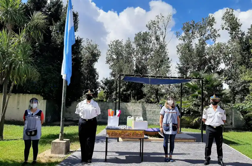 Sigue el programa de Padrinazgo de Escuelas de la Policía Federal en la provincia
