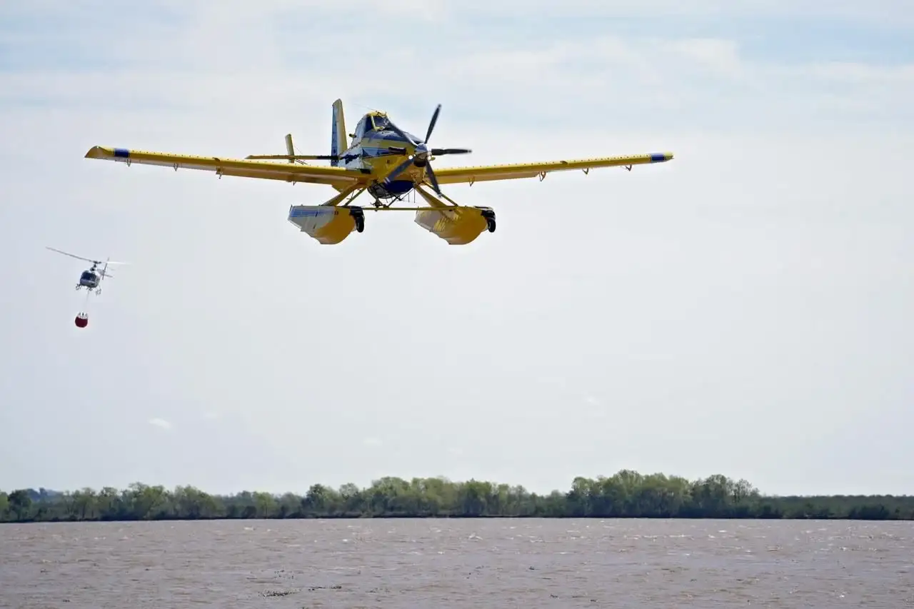 Santa Fe probó con éxito su nueva flota aérea para combatir incendios - 1