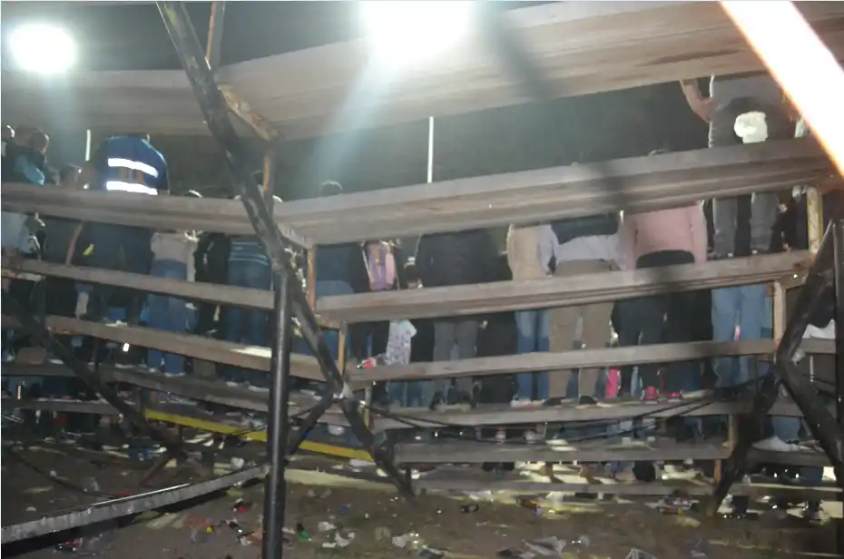 Cedió una de las tribunas del corsódromo