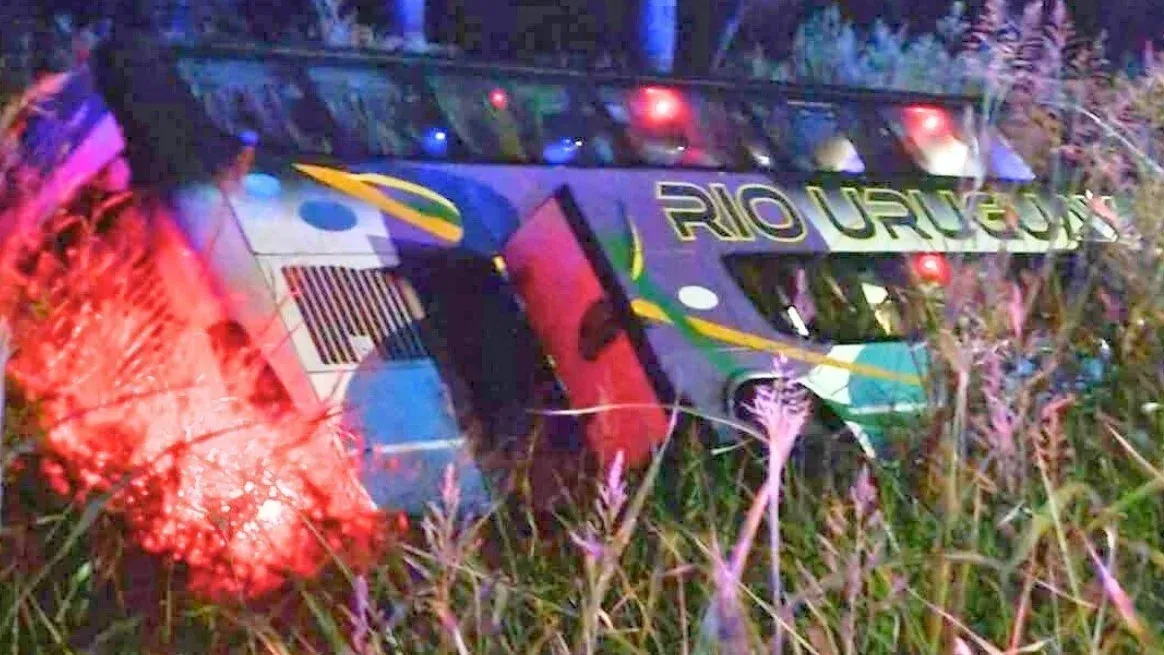 En el siniestro perdió la vida el chofer del coche de línea, identificado como Gabriel Grieger.