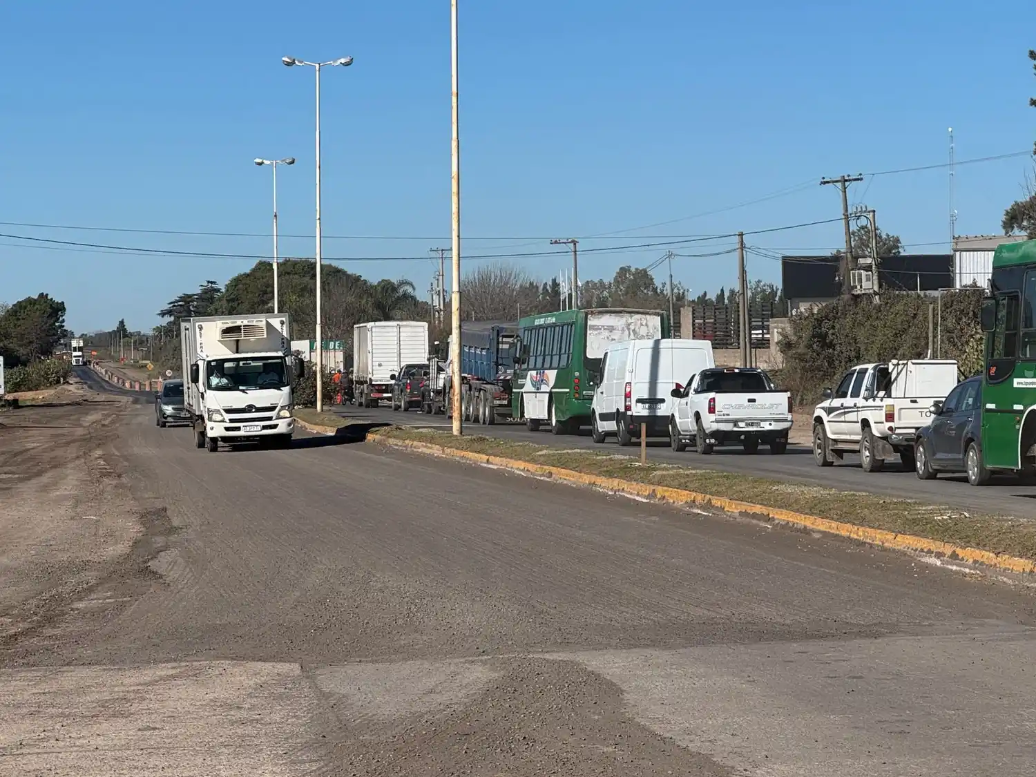 En la zona de la rotonda hay un solo carril habilitado para circular en ambos sentidos.
