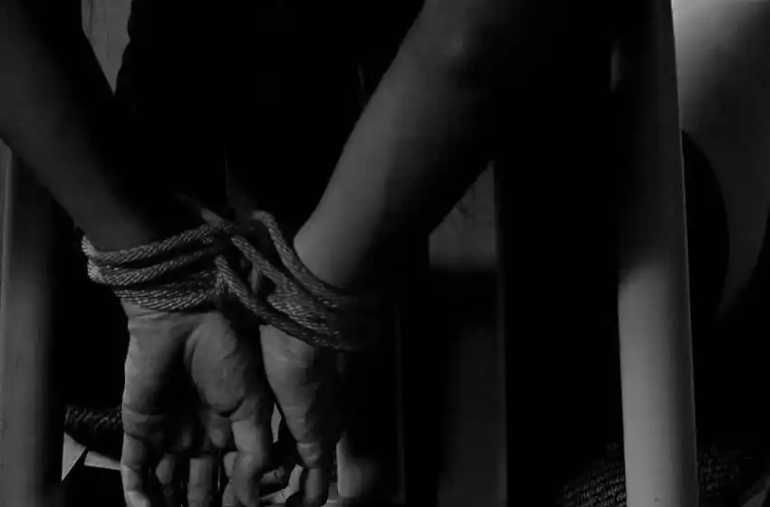 Lo detuvieron tras mantener en cautiverio durante tres días a su pareja embarazada de dos meses