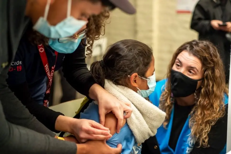 Vacunar a todos los venezolanos en Colombia: un reconocimiento al derecho de los migrantes