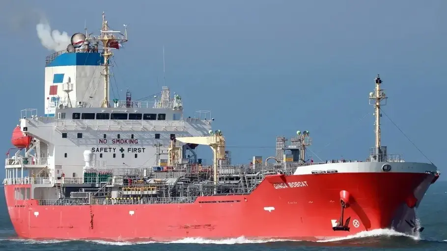 El buque tanque Ginga Bobcat habría provocado la colisión en el puerto de Campana.