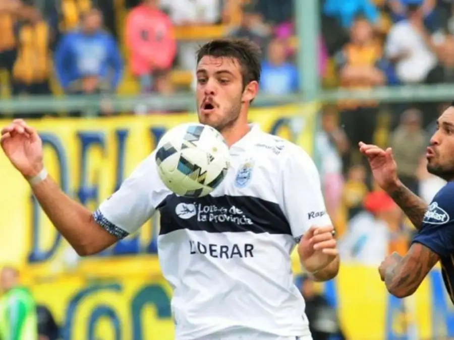 Rasic jugando para Gimnasia