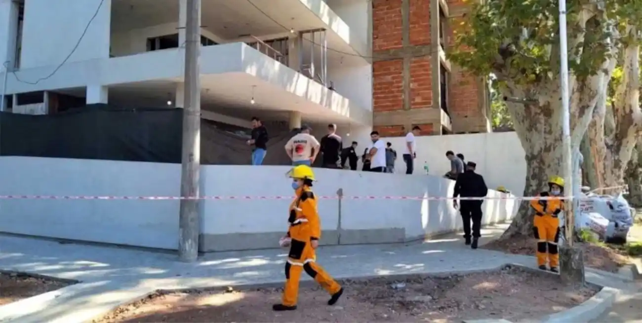 Hallaron un cuerpo oculto en una pared y tuvieron que demoler la estructura para extraer el cadáver