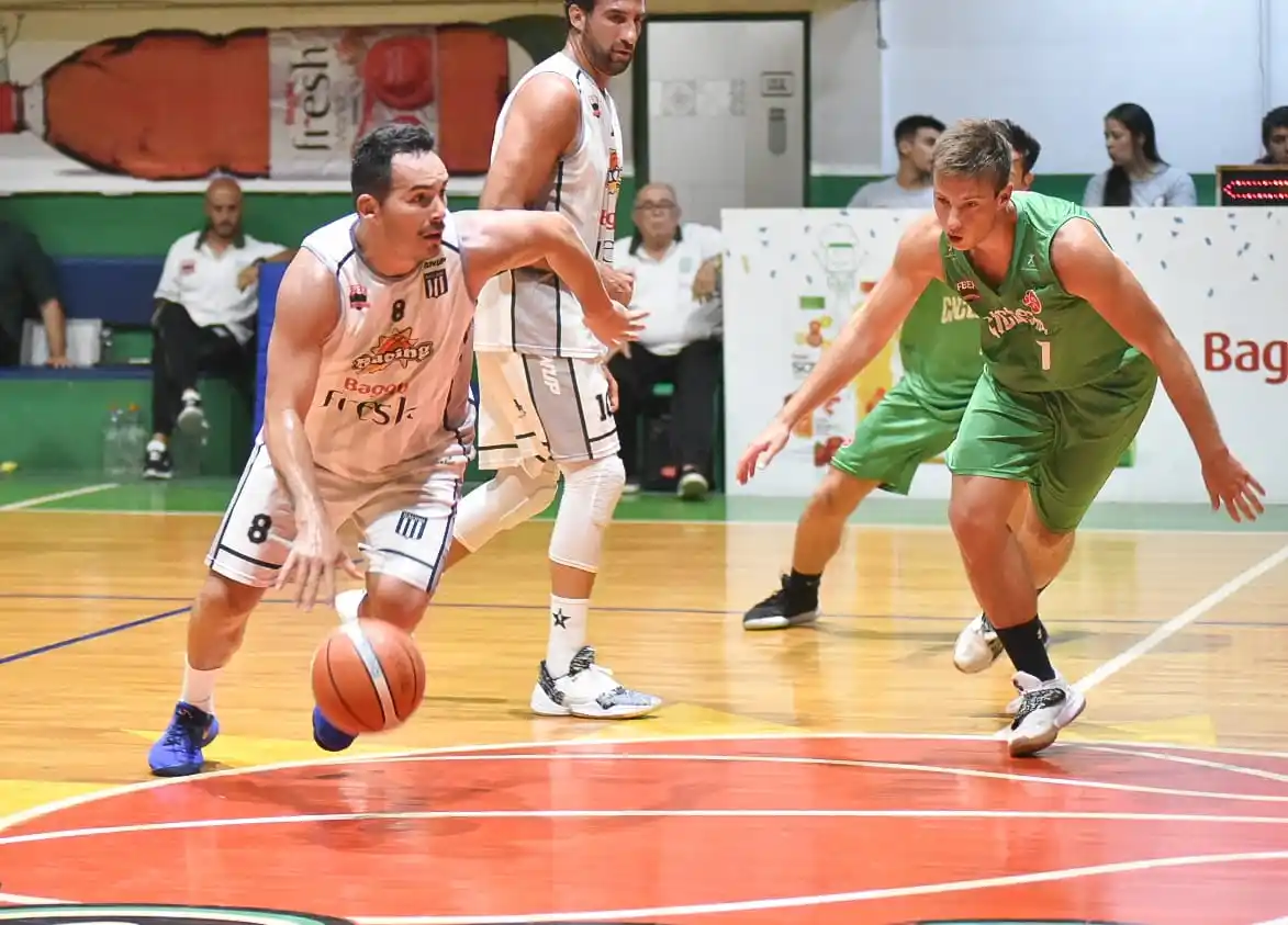 Racing mostró todo su potencial ofensivo y derrotó claramente a Ciclista