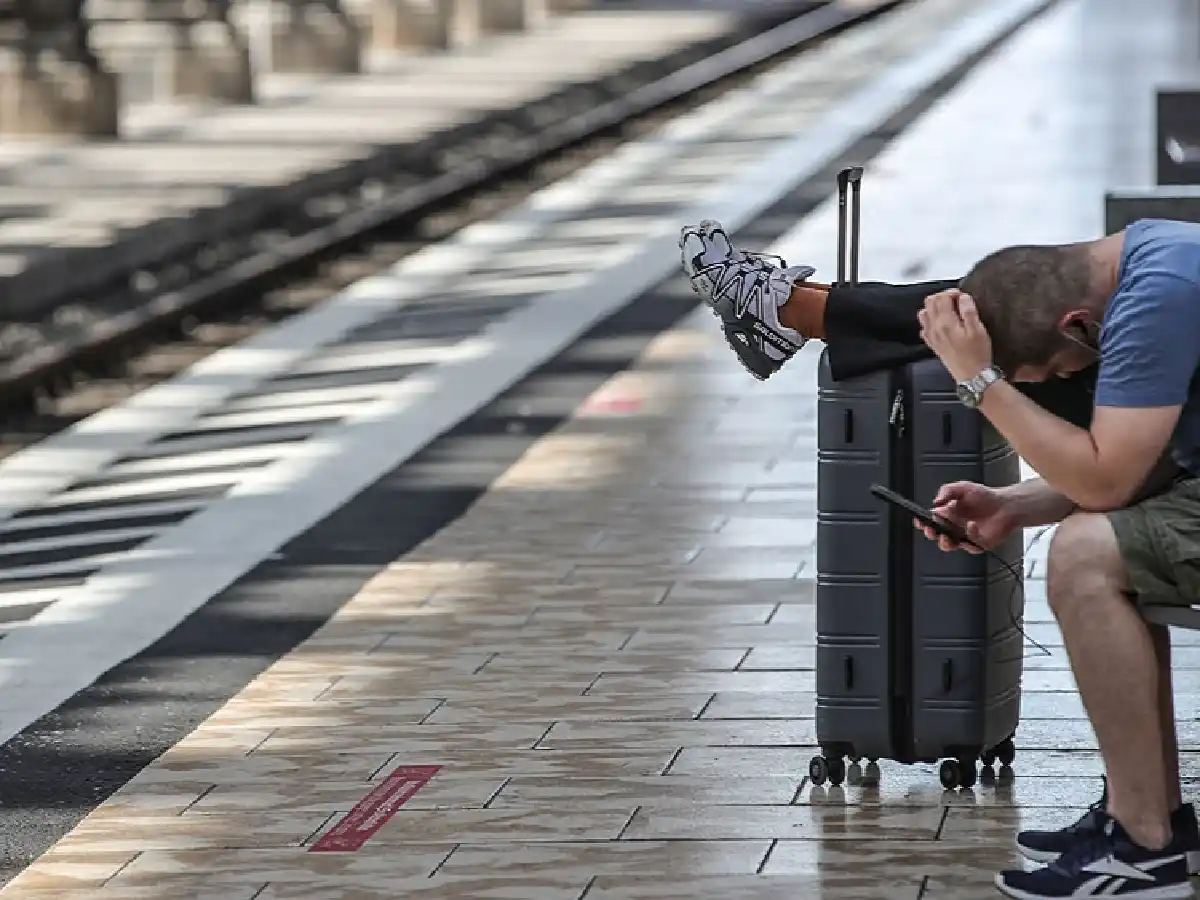 Alemania: contundente huelga de los conductores de trenes dejó varados a miles de viajeros