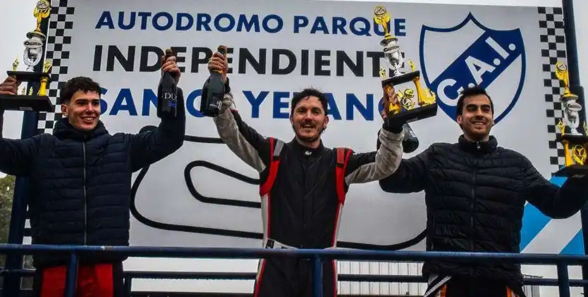 Podio sancayetanense. Emiliano Juez, Esteban Riciutti y Tomás Nieves en la Monomarca APPS