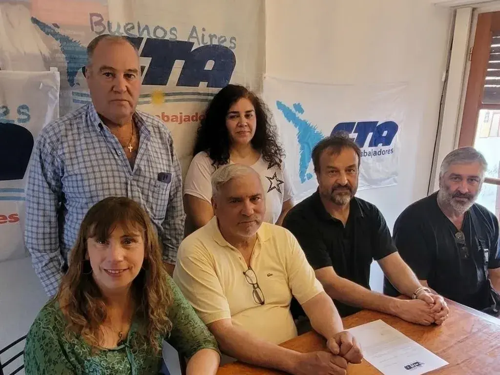 La conferencia fue brindada por los disertantes Marcela Adriana Molina, Alejandro Gabriel Melendi y Juan Vera. Fueron acompañados por Oscar César Pericolo, Raúl Heriberto Pandeles y Griselda Fernandez