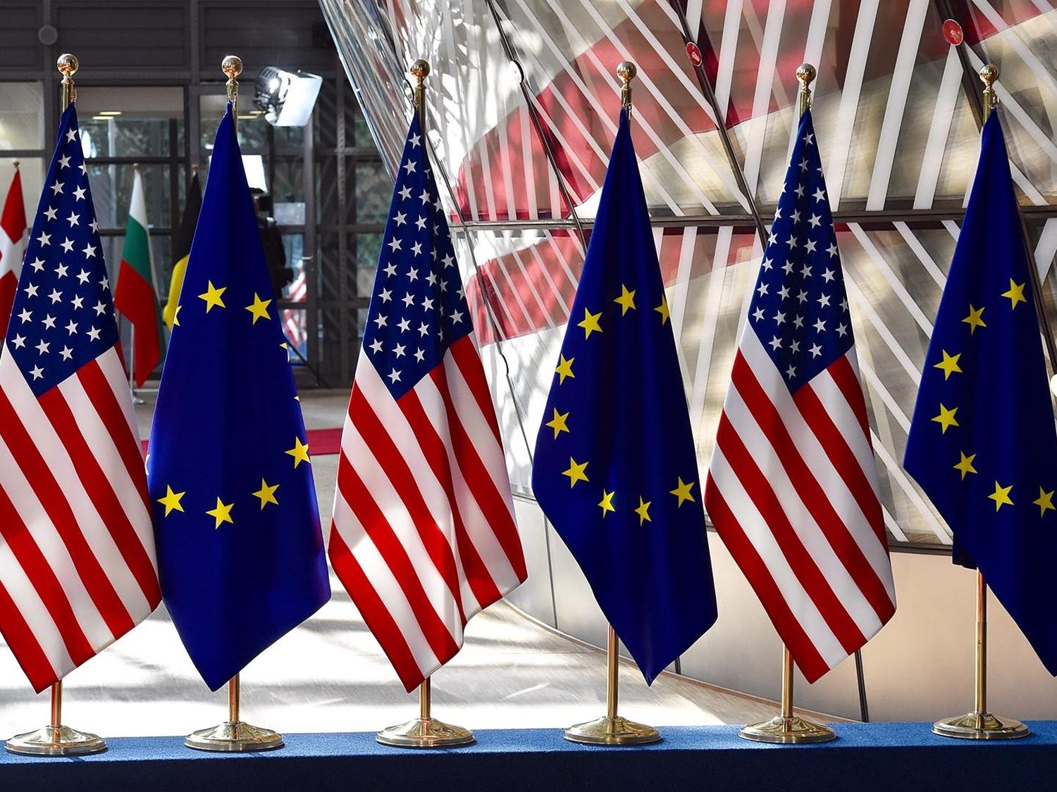 La UE está empeñada en negociar con TRUMP y evitar aplicación de aranceles