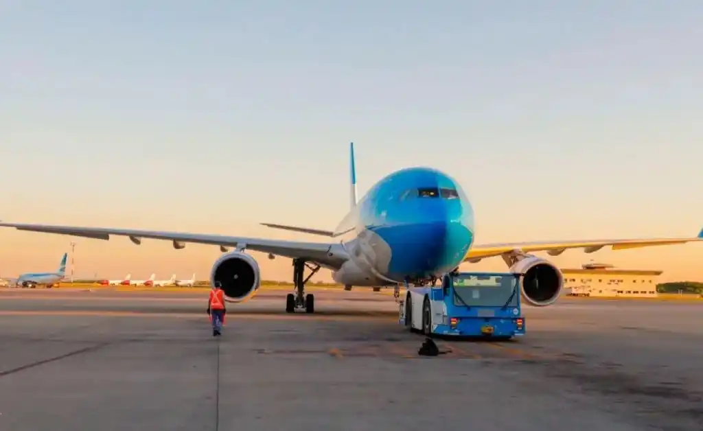 Parte un nuevo vuelo a China en busca de dosis de Sinopharm