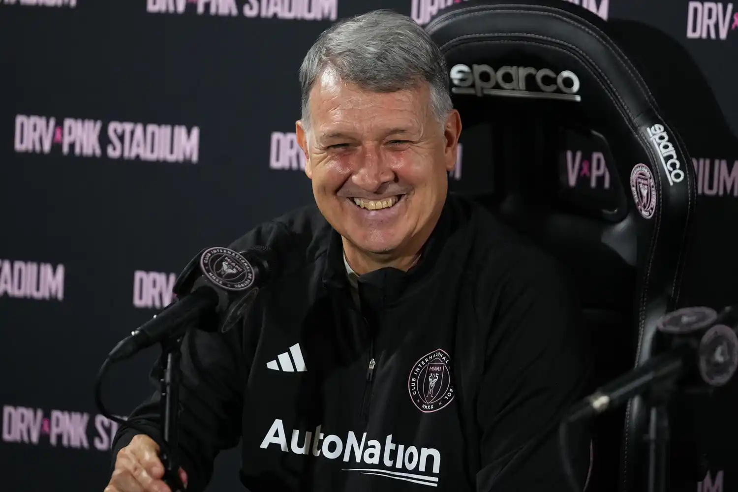 El “Tata” Martino en la presentación oficial.