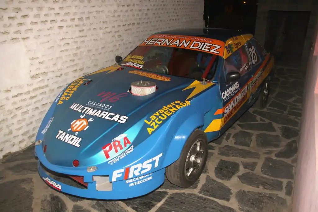 Diez presentó su auto de Turismo Sport