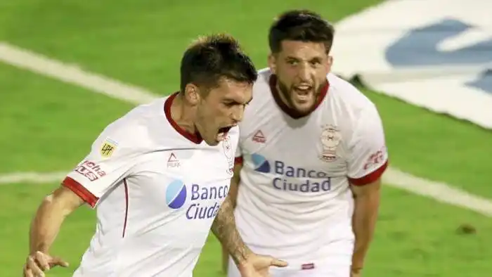 Copa Liga Profesional: Huracán goleó a Sarmiento y se ilusiona