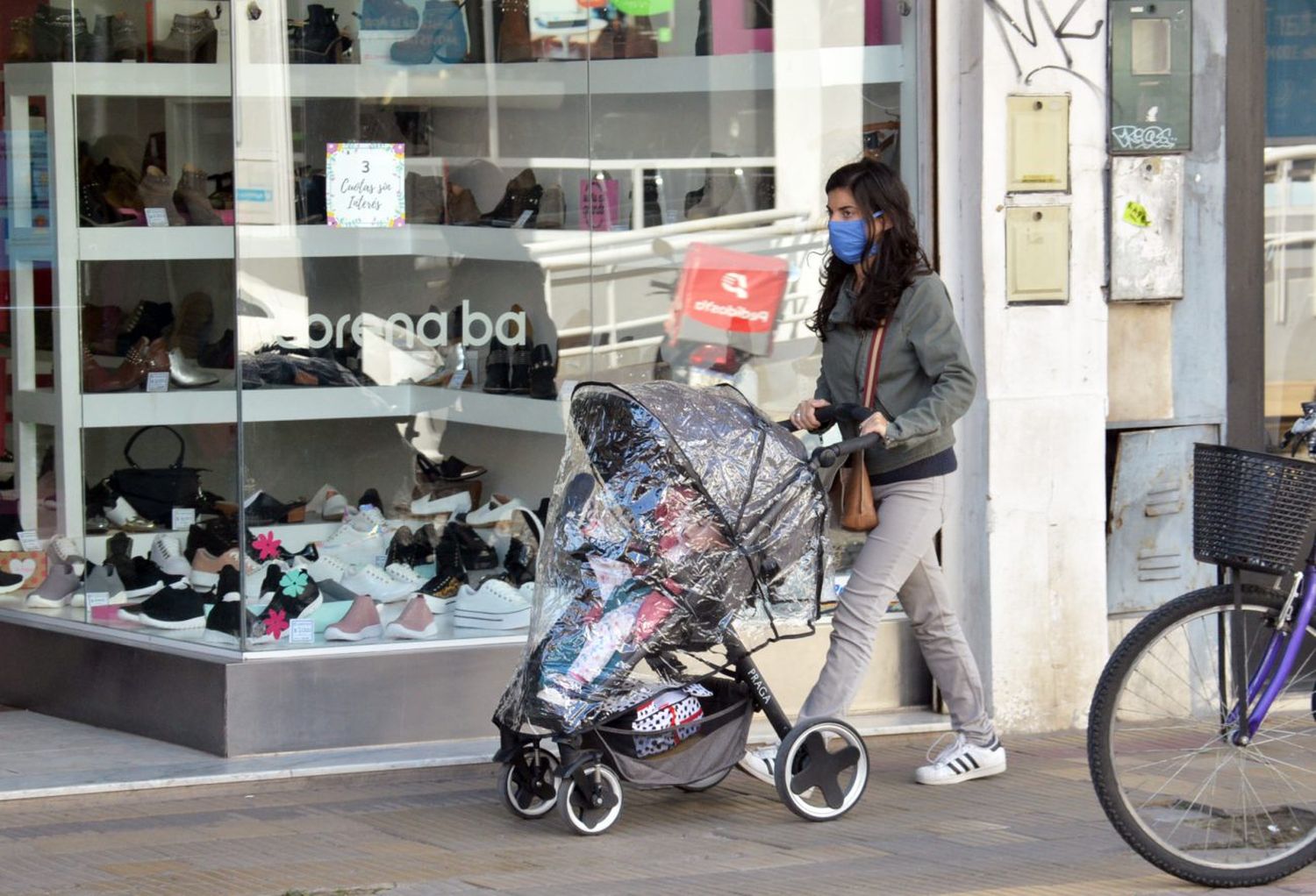No se aconseja el uso de barbijo en menores de dos años