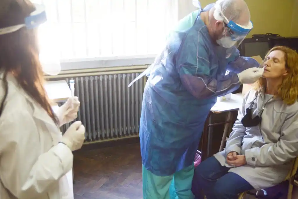 La búsqueda de casos asintomáticos en docentes detectó un solo positivo en más de 100 test