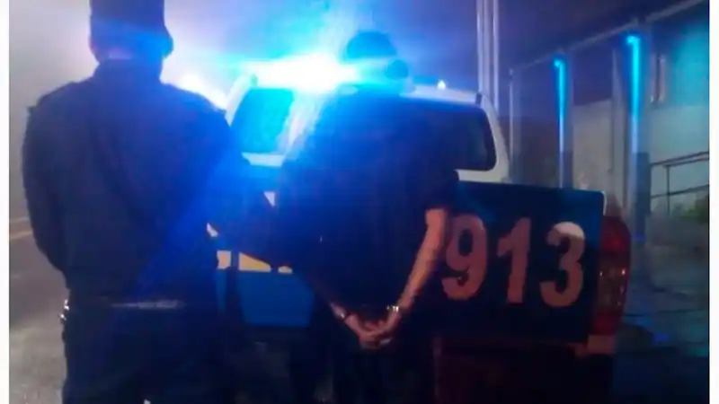 Detienen a un hombre por disparar quince veces con un arma que sería de la Prefectura