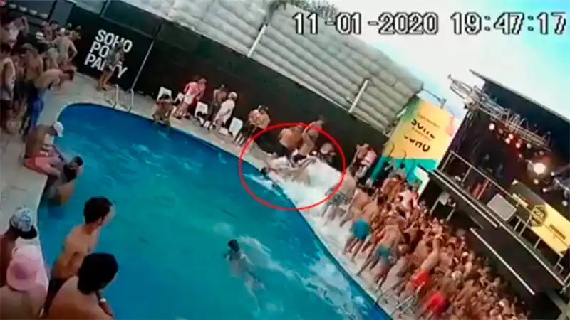 Joven se arrojó a la pileta y está en coma: Contaron que pasó tras el golpe