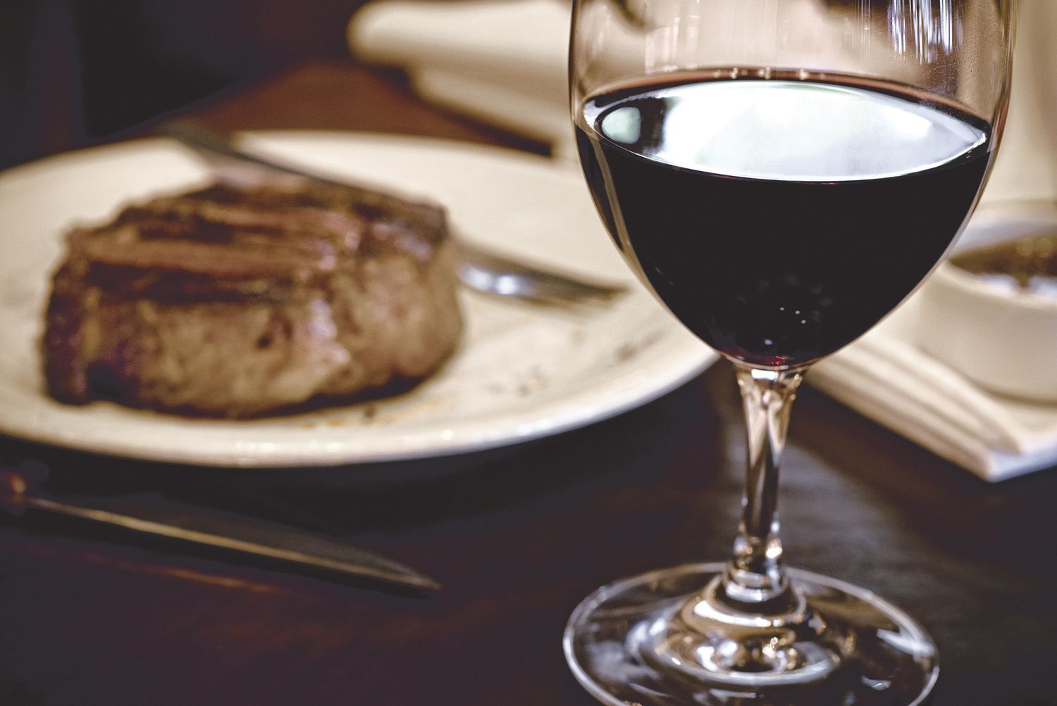 El Malbec, junto a las carnes a la parrilla, potenció la marca país de la Argentina.