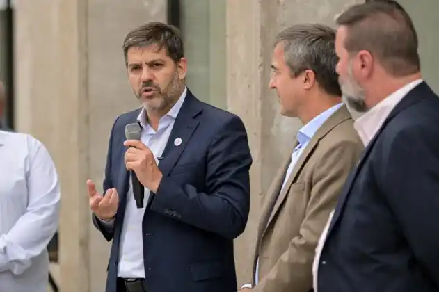 El entorno de Kicillof cruzó al kirchnerismo y dijo que no hay cambios en la relación con Cristina