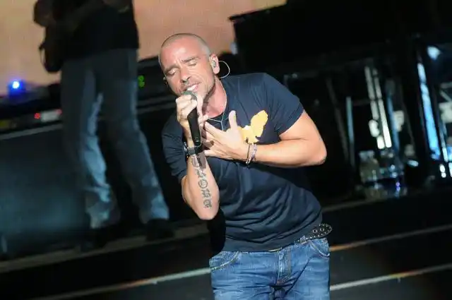 El drama que vive Eros Ramazotti por las amenazas a su hija