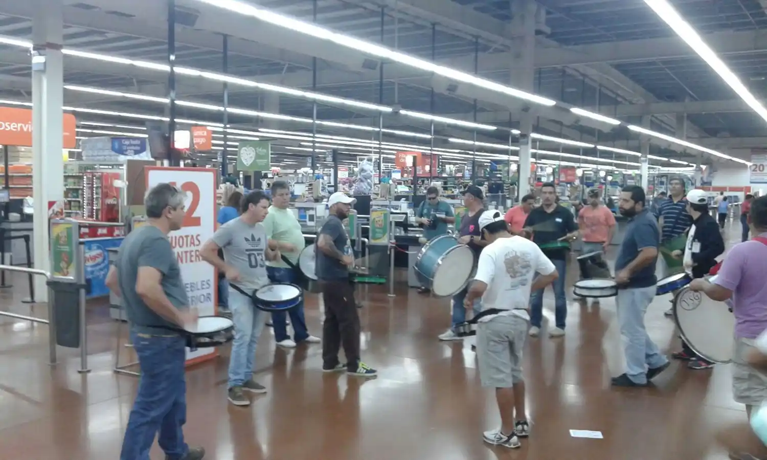Protesta de Jerárquicos de Comercio en el Walmart de San Fernando
