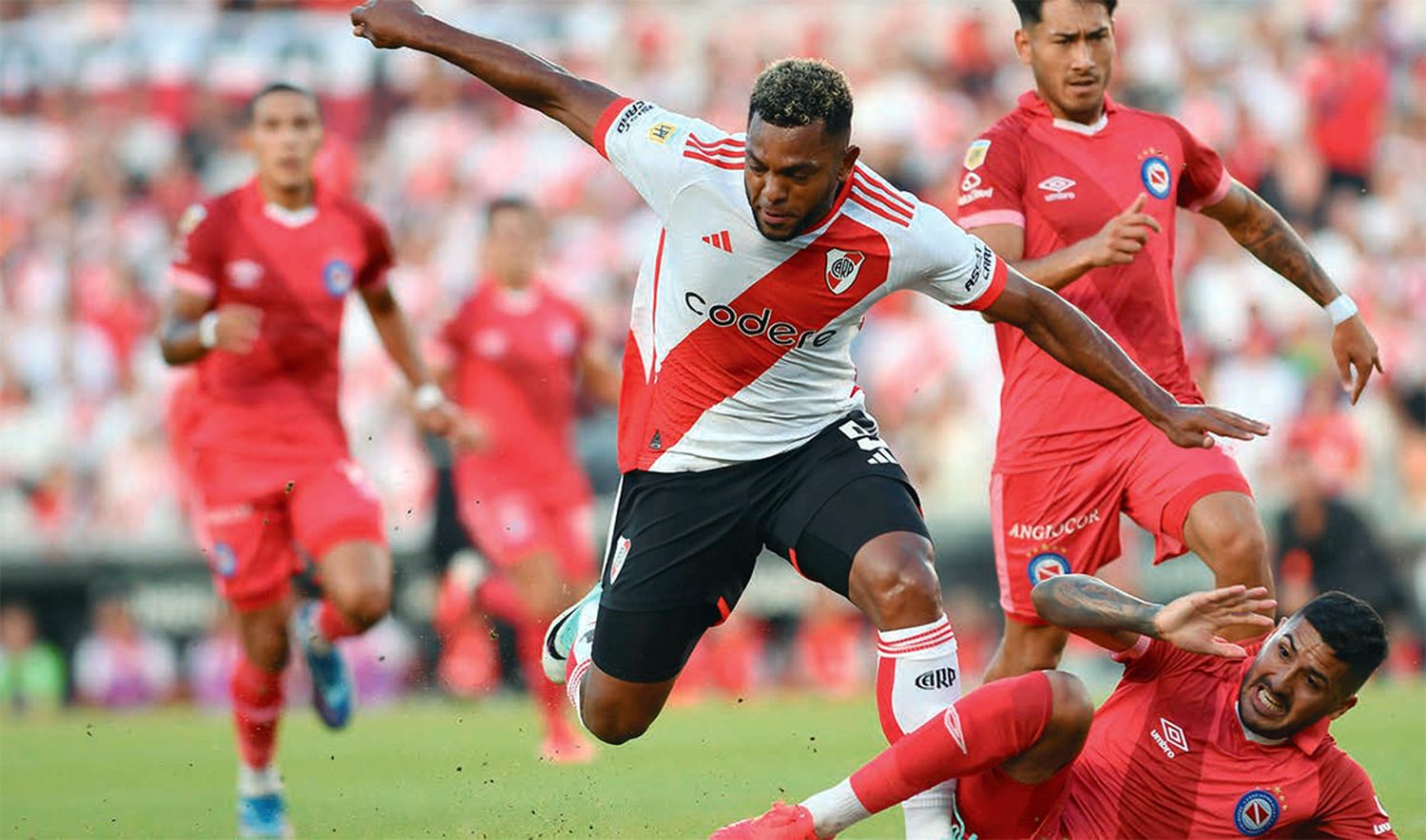 River empató con Argentinos