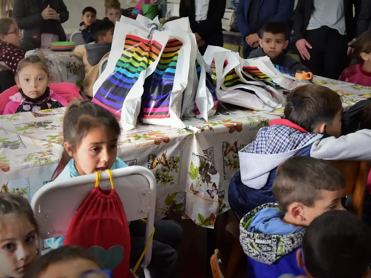 Acara repartió juguetes y multiplicó sonrisas en la Guardería Maestro Aguirre