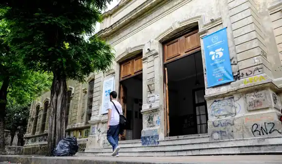 Provincia inició una "investigación interna" tras la violencia en escuela de La Plata y exigió respeto a docentes