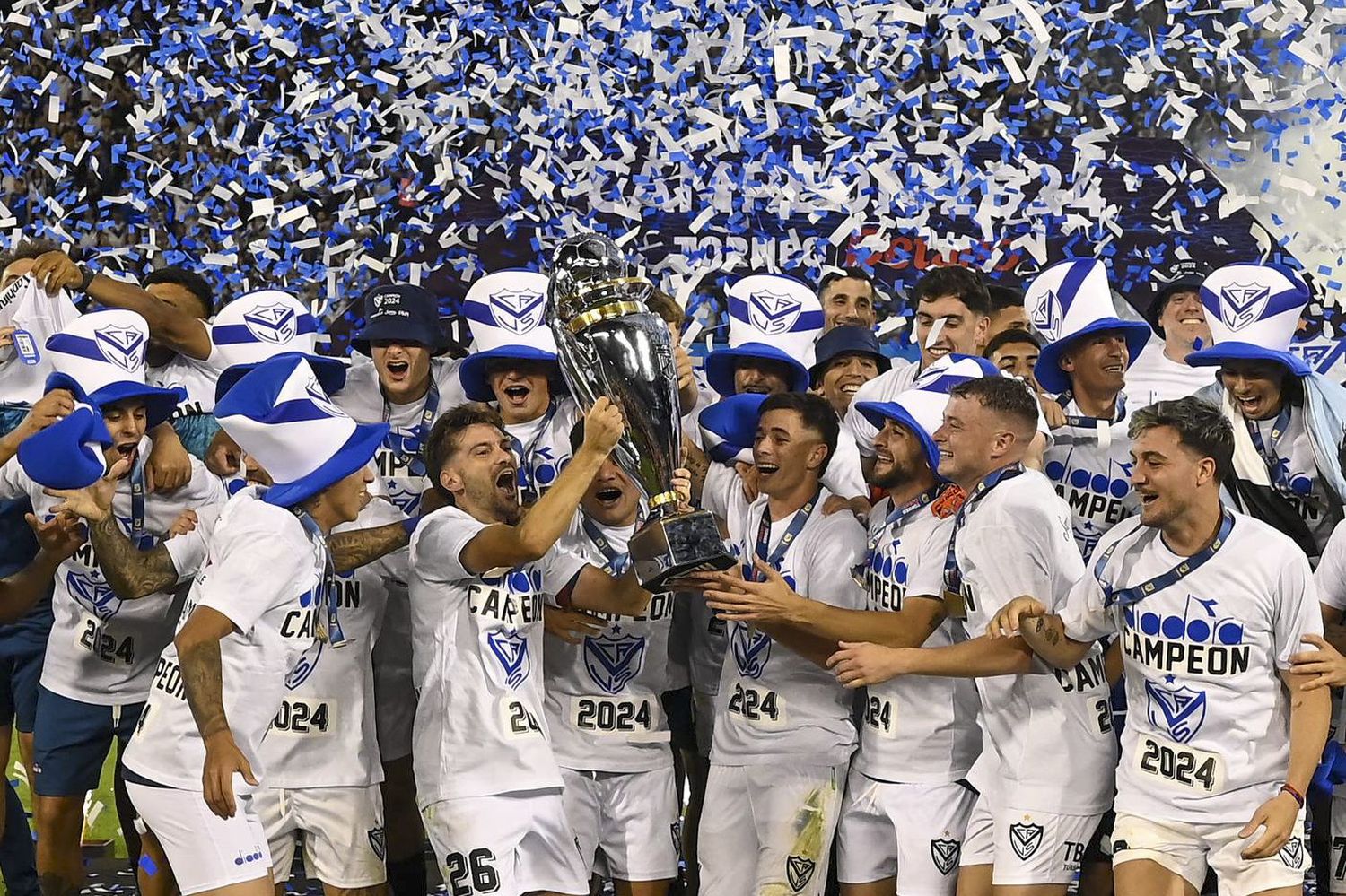 Vélez no dejó dudas, fue superior a Huracán, y se quedó con un festejo merecido