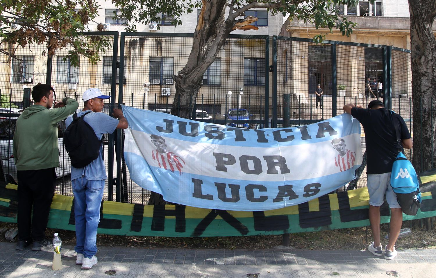 Comenzó el juicio a 14 policías porteños por el crimen del joven Lucas González