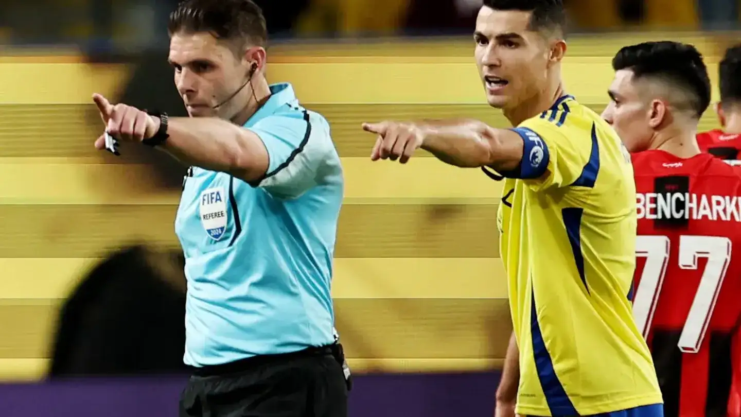 árbitro del VAR por un gesto racista durante un partido - 3