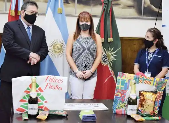 Municipio y supermercadistas presentan canasta navideña 