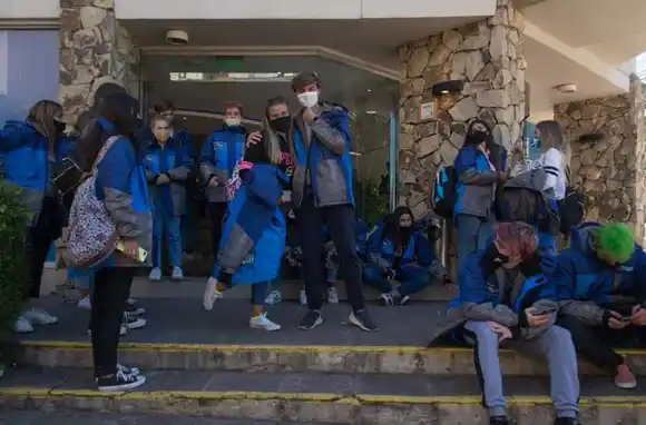 Por el aumento de casos de coronavirus, Bariloche reprograma el ingreso de viajes de egresados