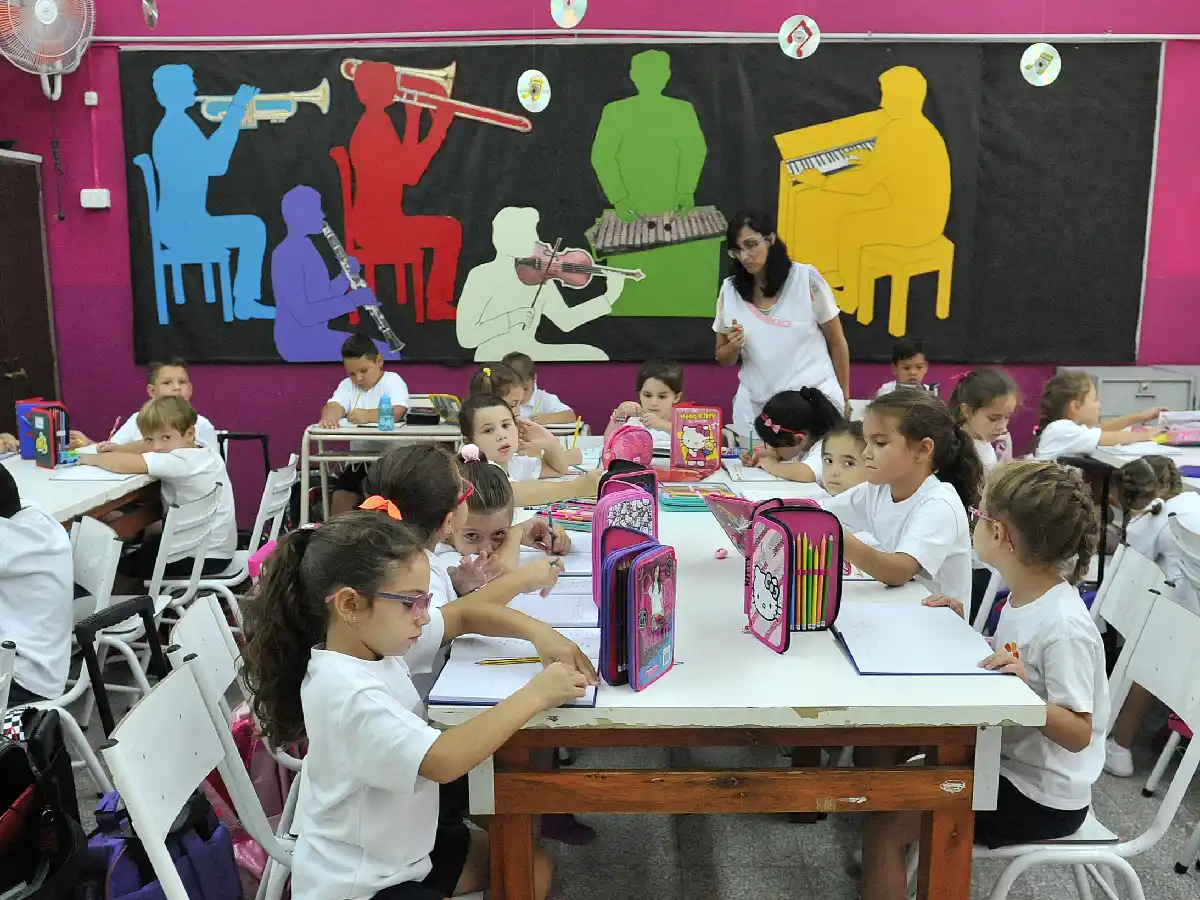 Coronavirus: analizan extender las clases hasta fin de año