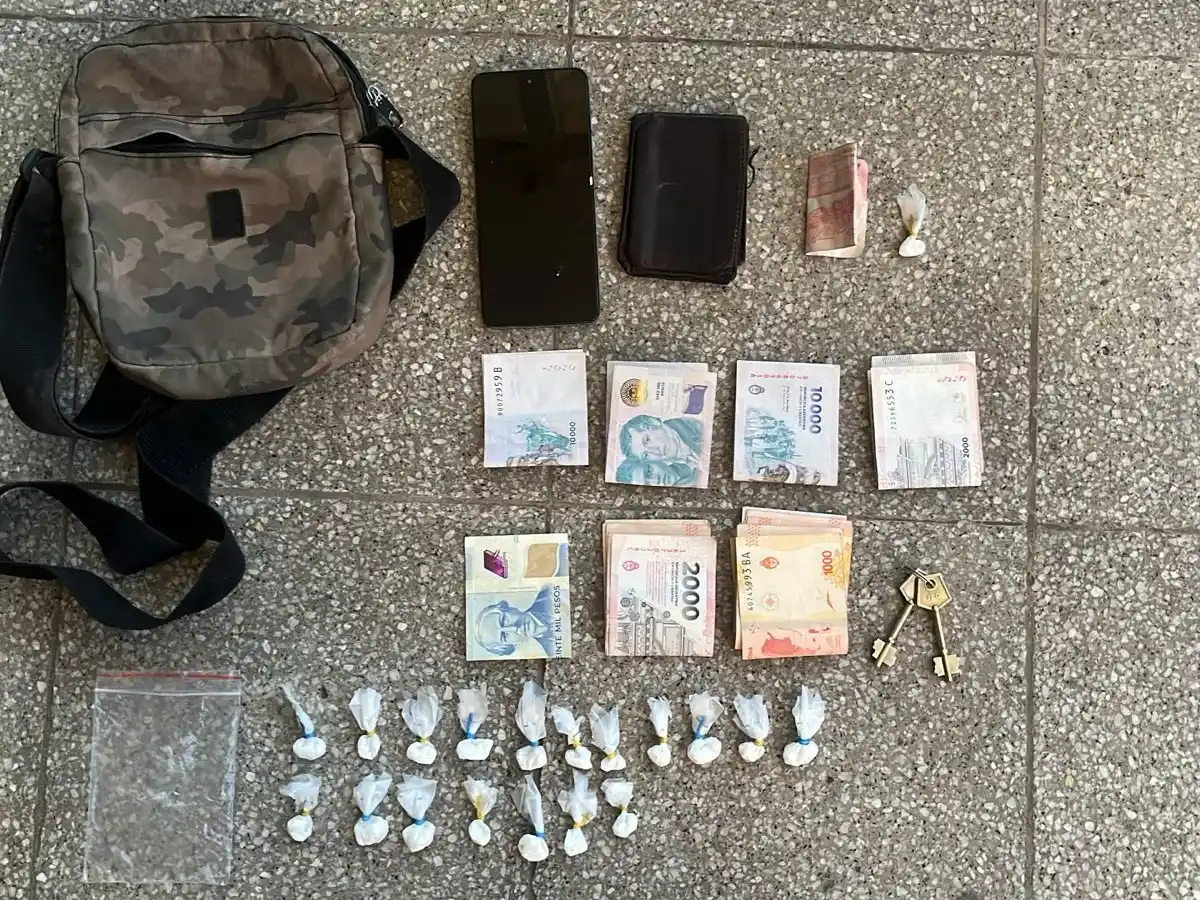 Un detenido con múltiples envoltorios con cocaína en la zona oeste.