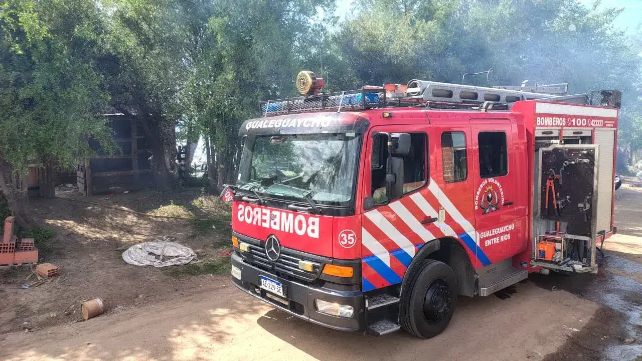 Se incendia una vivienda en la ciudad: trabajan dos dotaciones de bomberos