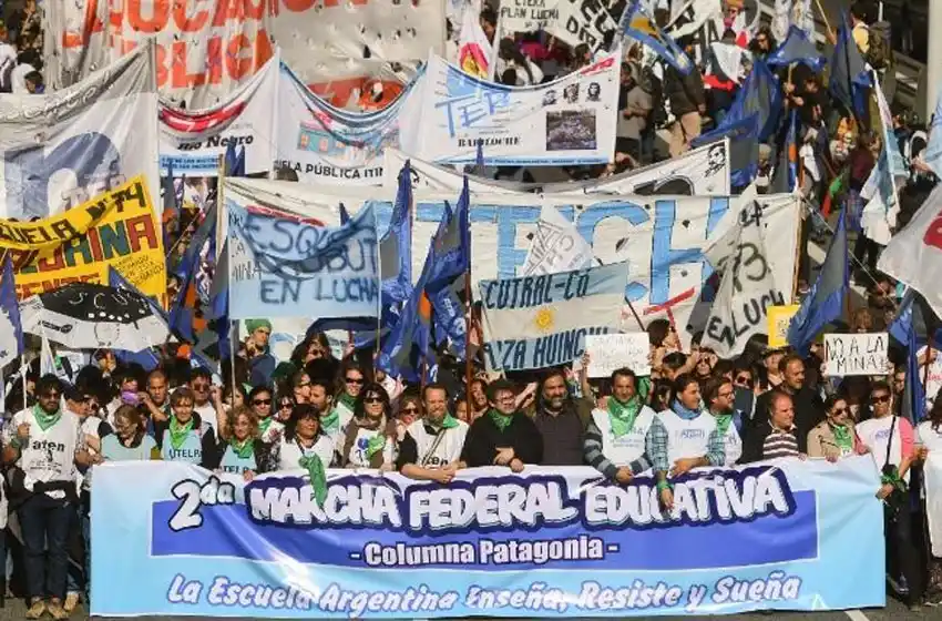 Los docentes de todo el país reclamaron que se convoque a una paritaria nacional