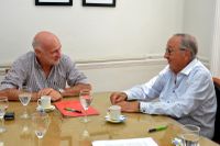 Ejecutivo y Unicen firmaron acuerdo de capacitación en la Ley Micaela para el personal municipal