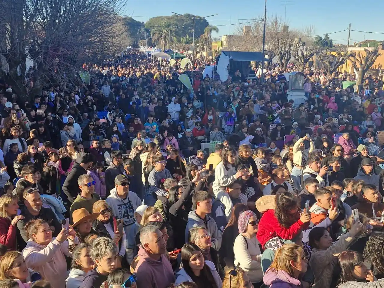 Pérez Millán celebró su 117° aniversario con desfiles, música y una multitud que copó las calles