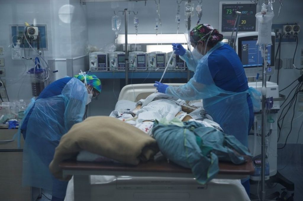 Estudian una nueva variante de COVID-19 originada en Perú o Chile